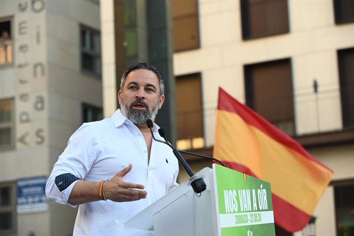El presidente de VOX, Santiago Abascal, participa en un acto central de la campaña electoral, en la plaza del Pilar,  en Zaragoza
