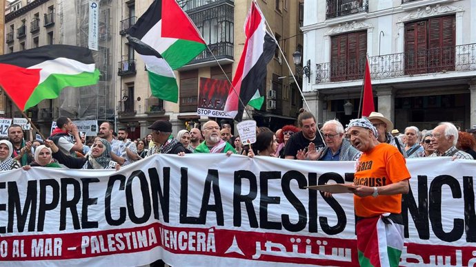 Unas 400 personas se concentran en apoyo a Palestina frente a Exteriores tras el último ataque de Israel