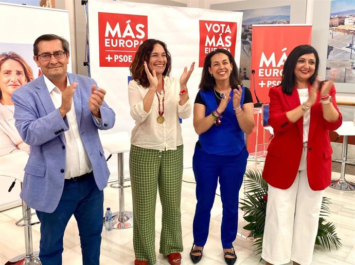 Representantes del PSOE andaluz reunidos en la localidad granadina de Armilla en un acto por el 9J.