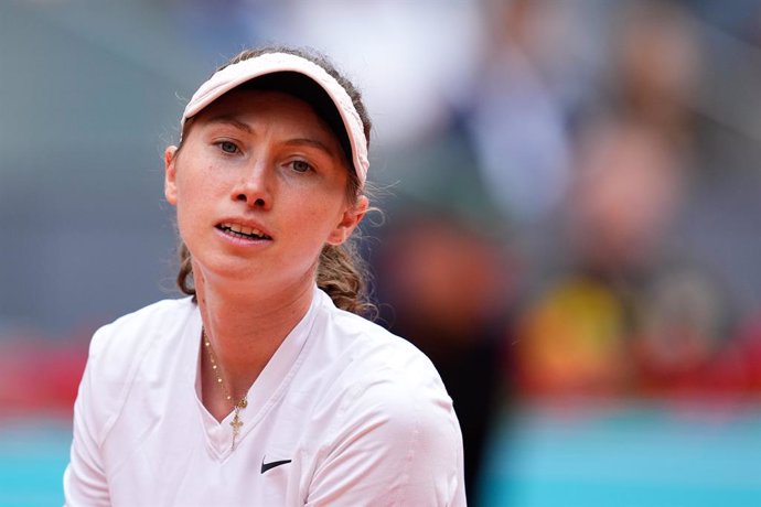 Cristina Bucsa of Spain plays doubles with Sara Sorribes of Spain against Laura Siegemund of Germany and Barbora Krejcikova of Czech Republic during the WTA Doubles Final of the Mutua Madrid Open 2024, ATP Masters 1000 and WTA 1000, tournament celebrated 