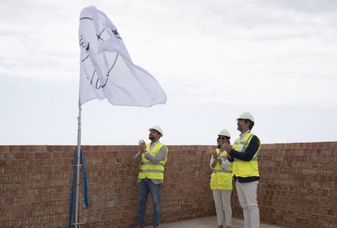 Momento en que se iza la bandera