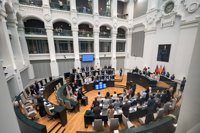 Cibeles arranca el Pleno con un minuto de silencio por las víctimas civiles de Gaza compartido con Ucrania