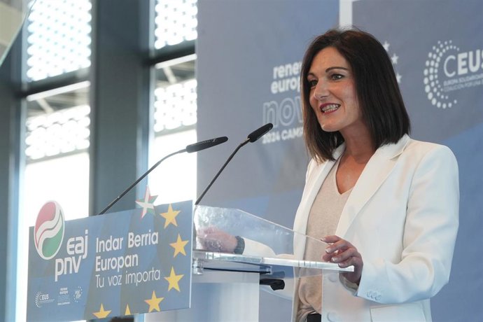 La candidata del PNV a las elecciones europeas, Oihane Agirregoitia, durante un acto político.