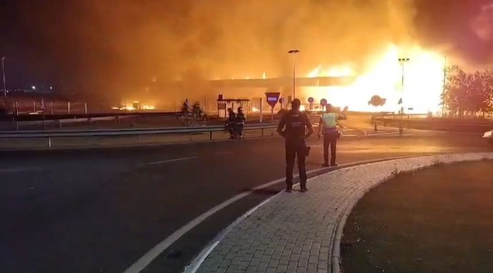 Incendio en las instalaciones hortofrutícolas de Mabe en El Ejido (Almería)