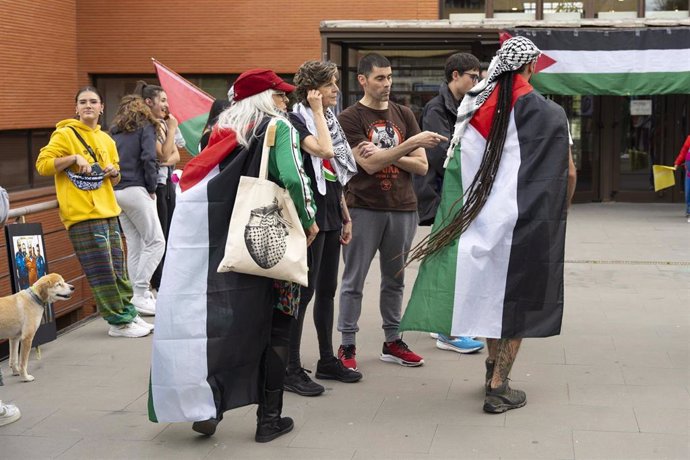 Estudiantes se concentran por Palestina, en el campus de la Universidad de Castilla-La Mancha (UCLM)