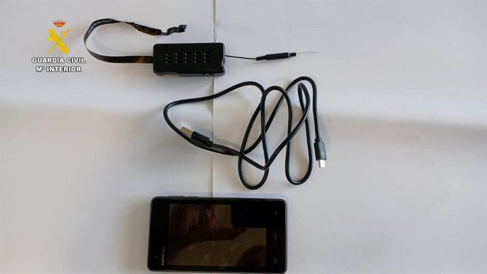 Dispositivo electrónico para hacer trampas en el examen teórico del carnet de conducir