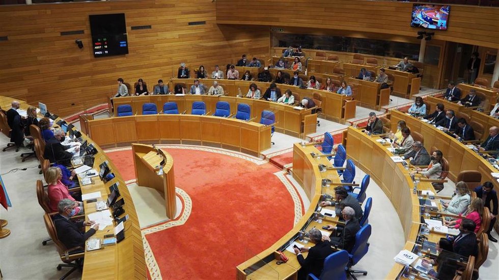 Archivo - Hemiciclo gallego en la XI Legislatura, con Rueda como presidente y Elena Candia en la Mesa de la Cámara