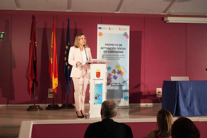 La consejera de Política Social, Familias e Igualdad, Conchita Ruiz, durante la inauguración de la Jornada de activación social 'La Caja de Experiencias'.