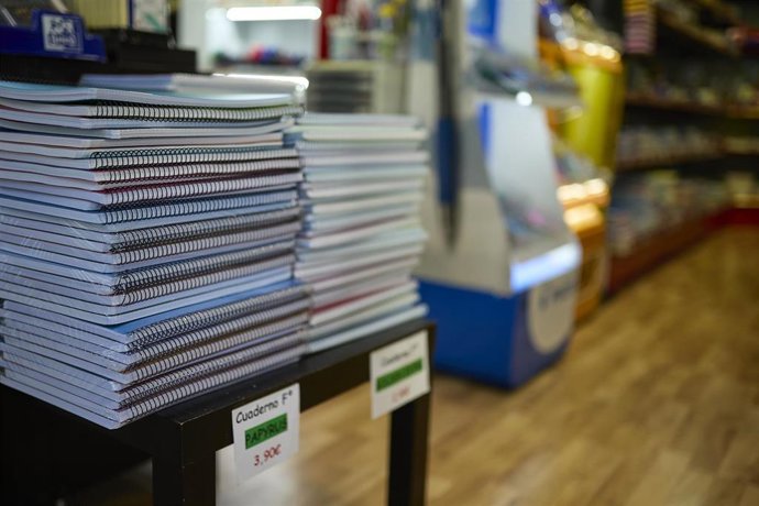 Archivo - Cuadernos en la papelería Carlin, a 31 de agosto de 2023, en Madrid (España). 