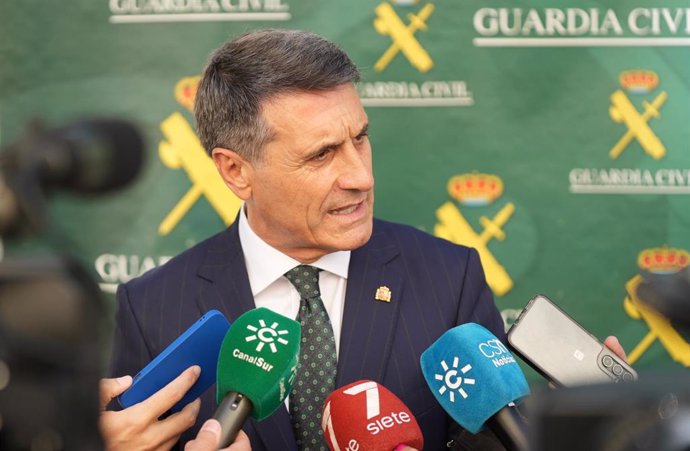 El delegado del Gobierno de España en Andalucía, Pedro Fernández, en una atención a medios en la conmemoración del 180º aniversario de la fundación de la Guardia Civil.