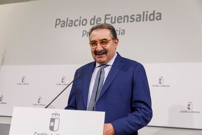El consejero de Sanidad, Jesús Fernández Sanz