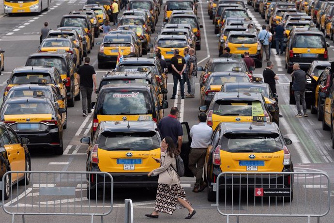 Marxa lenta de taxis convocada per Élite Taxi