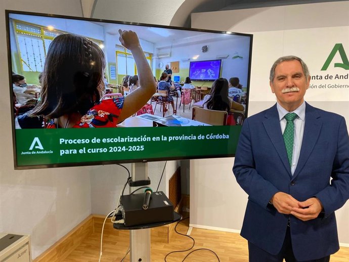 El delegado de Desarrollo Educativo y FP de la Junta, José Francisco Viso.