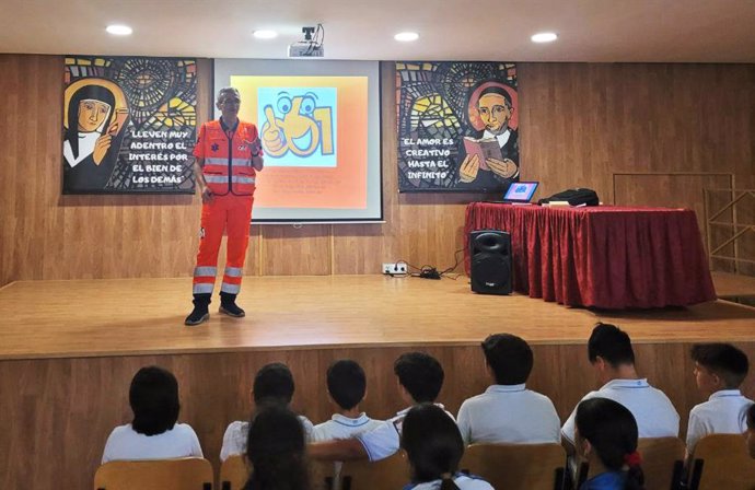 Jornadas de puertas abiertas para primeros auxilios en el Colegio Luisa de Marillac de El Puerto.