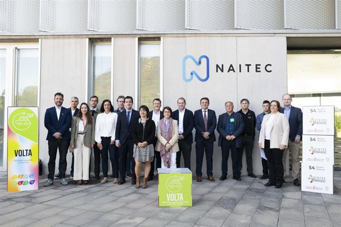 El consejero Irujo, junto al resto de participantes en la jornada.