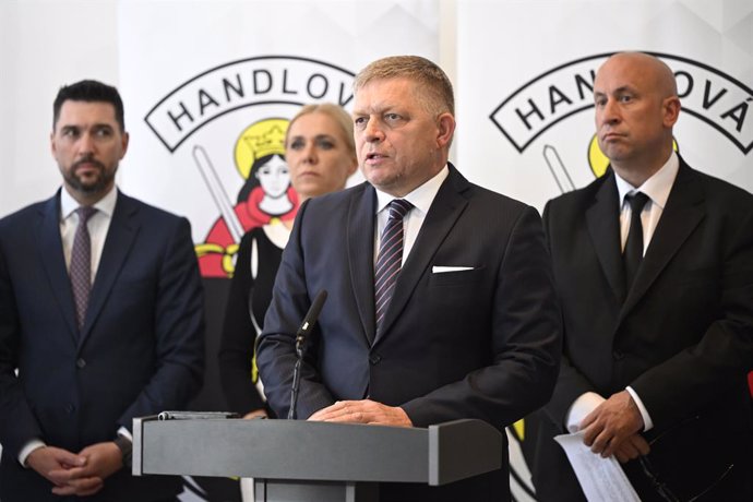 15 May 2024, Slovakia, Handlova: (L-R) Slovak Minister of Agriculture and Rural Development Richard Takae, Deputy Prime Minister and Minister of Economy Denisa Sakova, Prime Minister Robert Fico and Minister of Transport Jozef Ra Jr. speak during a press 