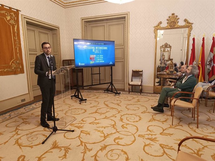 El concejal de Cultura de Salamanca, Ángel Fernández, en la presentación del festival de jazz