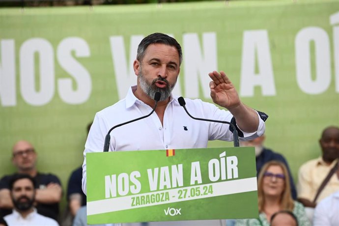 El presidente de VOX, Santiago Abascal, participa en un acto central de la campaña electoral, en la plaza del Pilar, a 27 de mayo de 2024, en Zaragoza, Aragón (España).