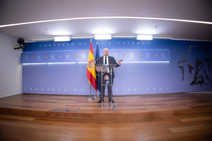El portavoz del PP en el Congreso, Miguel Tellado, durante una rueda de prensa 