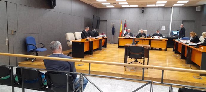 Juicio contra el policia municipal de Bilbao acusado de homicidio imprudente de un motorista.