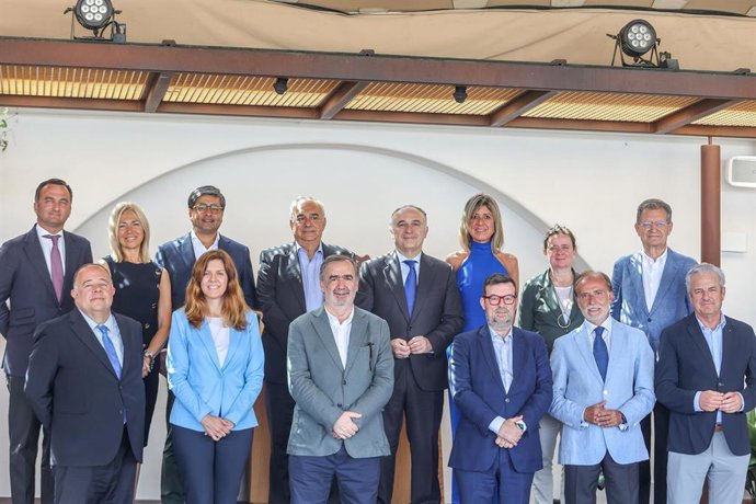 Los miembros del Comité Consultivo de accionistas de CaixaBank en su visita a Málaga.