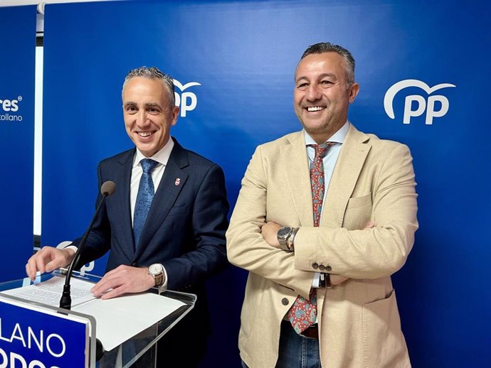 El alcalde de Puertollano, Miguel Ángel Ruiz, y el vicepresidente de la Diputación de Ciudad Real, Adrián Fernández.