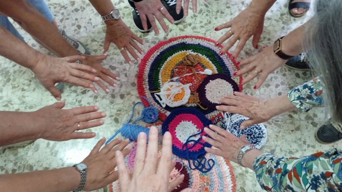 Manualidades realizadas en el curso 'Entretejidas, tejiendo a las mujeres de mi vida', en La Barca de la Florida (Cádiz).