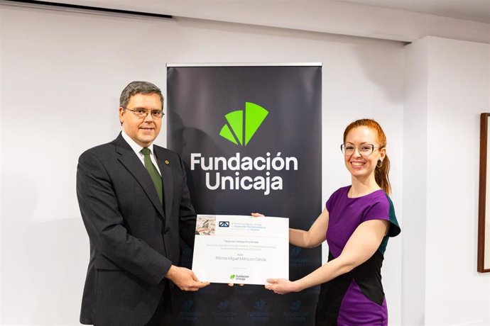 Entrega del X Premio Fundación Unicaja de Promoción Socioeconómica de Almería a Alfonso Miguel Márquez García.