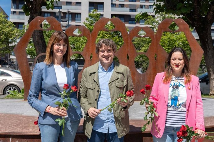 Acto del PSE-EE en Basauri (Bizkaia), con la camdidata del PSOE a las elecciones auropeas Idoia Mendia, y el secretario general de los socialistas vascos, Eneko Andueza