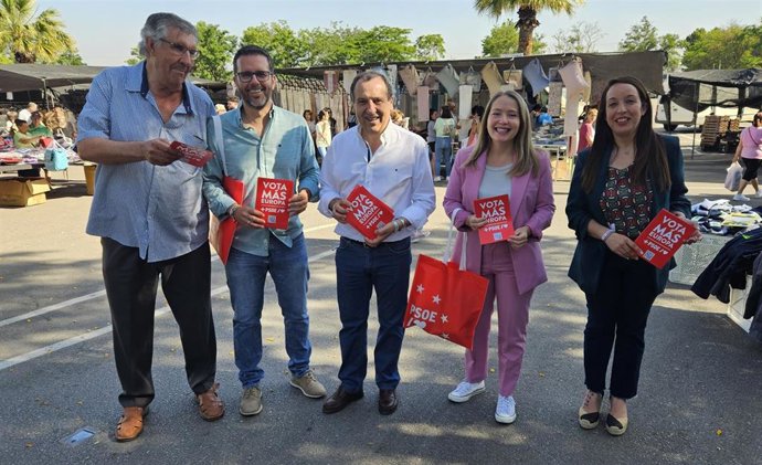 Los parlamentarios del PSOE Jose Luis Ruiz Espejo y Alicia Murillo en rueda de prensa en Antequer