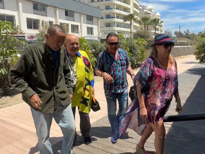 Julián Muñoz y Mayte Zaldívar con Rappel el día de la celebración de su segunda boda