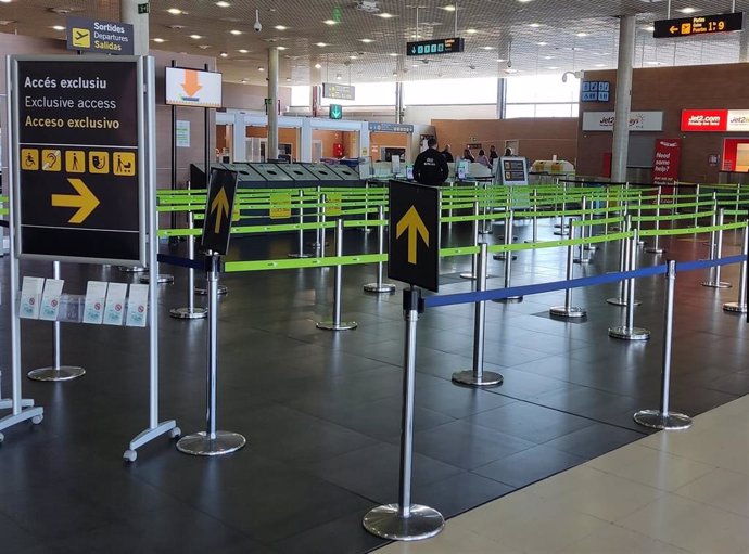 Zona de acceso a los controles de seguridad del Aeropuerto de Reus (Tarragona).