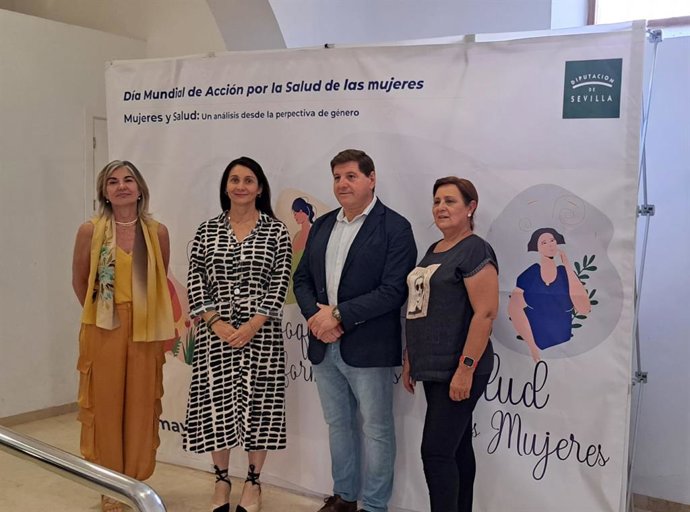 En la imagen, la diputada provincial(segunda por la izquierda) junto con el alcalde de Villaverde