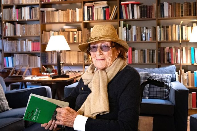La escritora Rosa Regs durante la presentación de su libro Un legado.