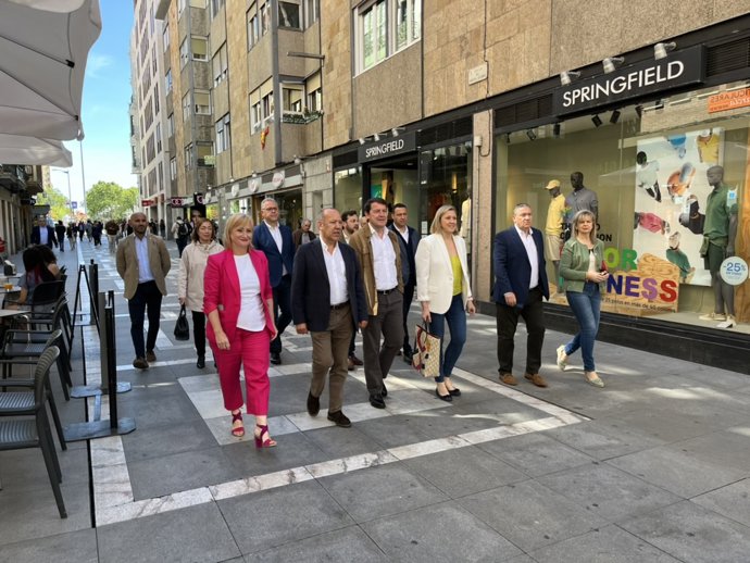 Mañueco en su visita por Zamora con cargos del PP.