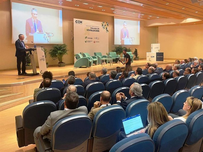 Francisco Salado ha intervenido en el arranque del foro 'Nuevos retos, nuevos escenarios', organizado por la Confederación de Empresarios de Málaga (CEM) con el título 'Málaga en (R)evolución'.