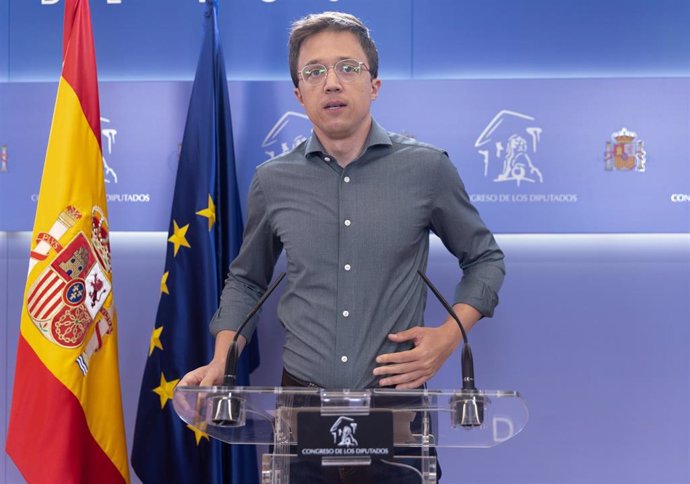 El líder de Más País y diputada de Sumar, Iñigo Errejón, durante una rueda de prensa posterior a la Junta de Portavoces, en el Congreso de los Diputados, a 28 de mayo de 2024, en Madrid (España).