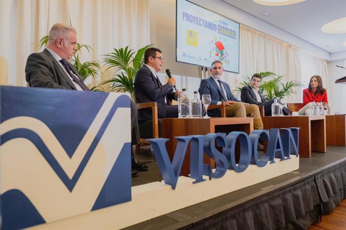 El consejero de Obras Públicas, Transportes y Vivienda del Gobierno de Canarias, Pablo Rodríguez, en unas jornadas de Visocan