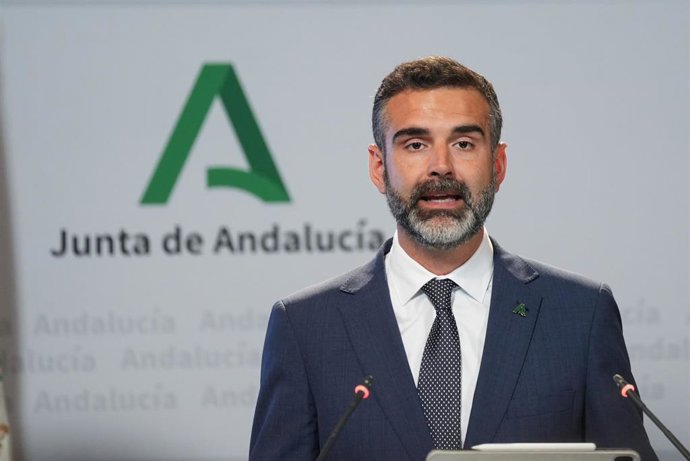 El consejero de Sostenibilidad, Medio Ambiente y Economía Azul y portavoz del gobierno andaluz, Ramón Fernández-Pacheco, durante su intervención en la rueda de prensa. A 28 de mayo de 2024, en Sevilla (Andalucía, España).Rueda de prensa posterior a la r