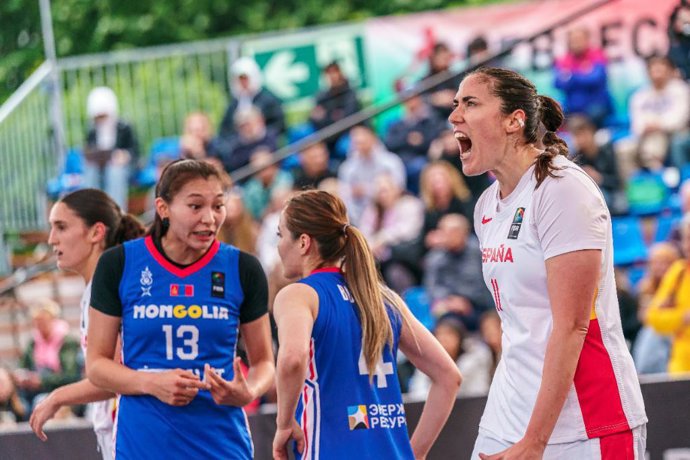 Vega Gimeno, durante el Preolímpico de baloncesto 3x3.