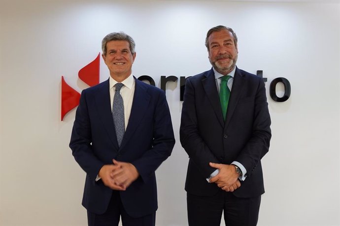 El presidente de Sernauto, Francisco J. Riberas, y el director general de la asociación, José Portilla.