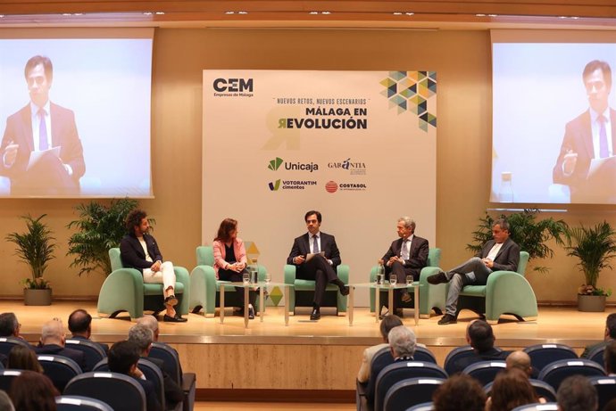 Más de 300 asistentes se han dado cita en este encuentro de la CEM.