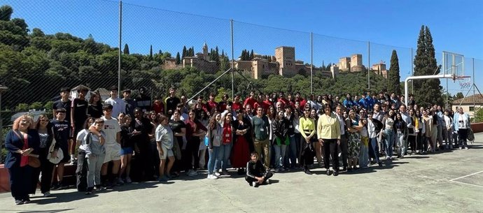 Estudiantes debaten sobre el feminismo en el III Torneo Ave María Casa Madre