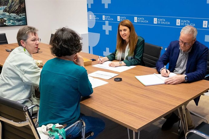 A conselleira do Medio Rural, María José Gómez, acompañada polo director xeral de Gandaría, Agricultura e Industrias Agroalimentarias, José Balseiros, reunirase con responsables da Asociación de Criadores de Ovino e Caprino de Galicia (Ovica).