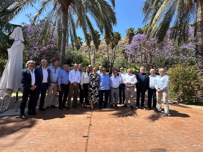 Pradas asegura que el Consell cuenta con la “valiosa colaboración” de los regantes para “seguir impulsando las políticas de defensa hídrica”