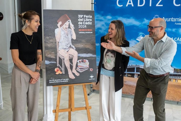 La teniente de alcalde de Cultura del Ayuntamiento de Cádiz, Maite González, en la presentación de la Feria del Libro de Cádiz.
