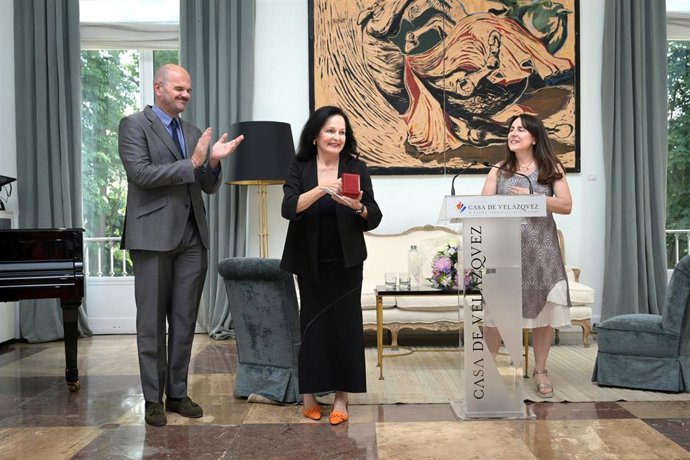 Estas medallas se otorgan hoy en día a personas destacadas del mundo del arte o de la investigación en reconocimiento de su estrecha relación con la institución francesa.