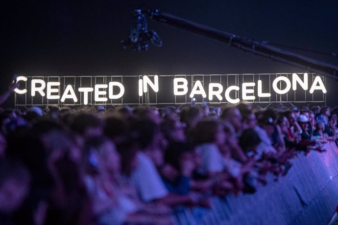 Archivo - Ambiente durante el concierto del grupo New Order en el festival Primavera Sound, en el Parc del Fòrum, a 1 de junio de 2023, en Barcelona