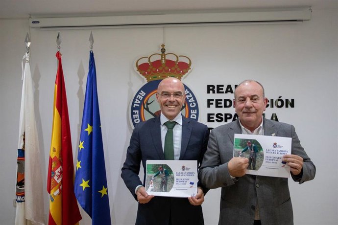 Vox se compromete con la caza "en España y toda Europa" y firma las peticiones de la Federación de Caza.