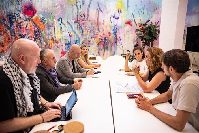 La candidata de Sumar a las elecciones europeas, Estrella Galán, se reúne con los secretarios generales de CCOO y UGT, Unai Sordo y Pepe Álvarez, respecticamente.